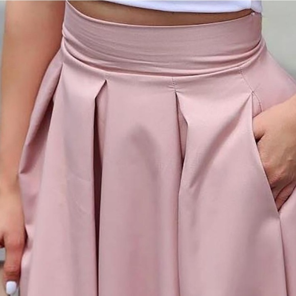 ❌Sold❌Crop Top & Pleated Skirt - Picture 4 of 5